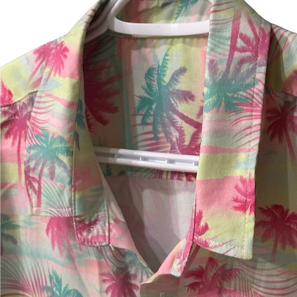 💚Women’s tropical button down 🌴 - Picture 4 of 5